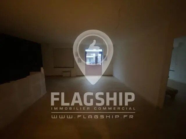 Retail in Cergy for lease - Building Photo - Image 2 of 8