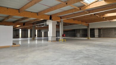 Industrial in Lyon for lease Interior Photo- Image 2 of 7