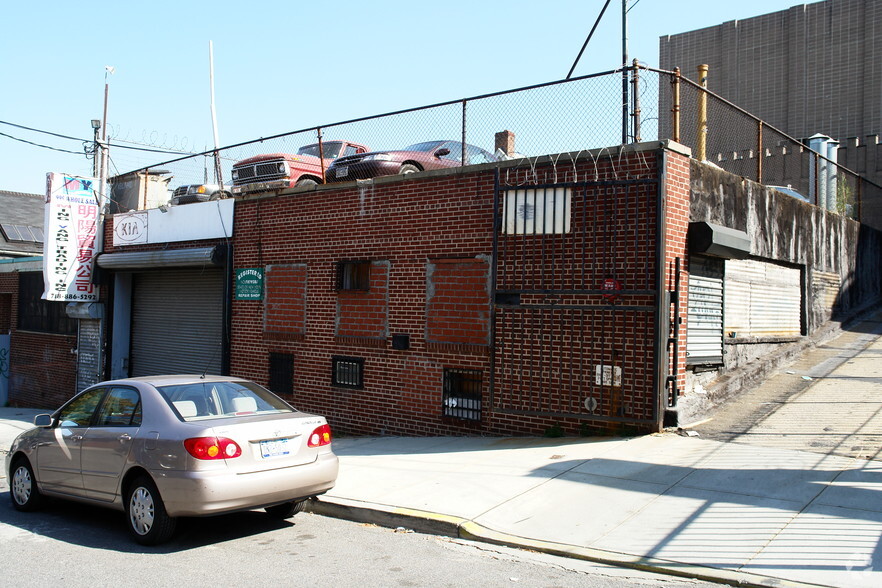 3609 Bud Pl, Flushing, NY for lease - Building Photo - Image 2 of 2