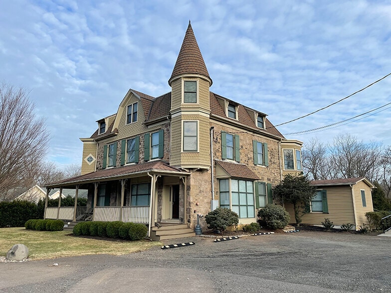 524 Plymouth Rd, Gwynedd Valley, PA for sale - Building Photo - Image 1 of 31