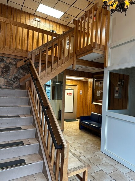 550 Park Ave, Freehold, NJ for lease - Lobby - Image 3 of 3