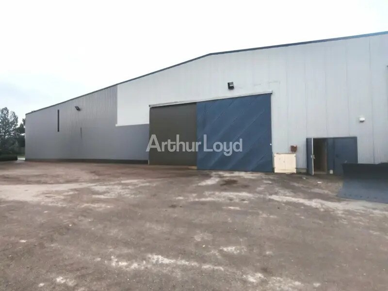 Location Local d'activités 454 m² - Photo 1