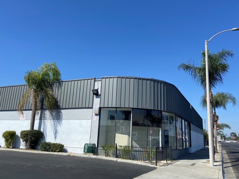 2416 S Main St, Santa Ana, CA for lease - Building Photo - Image 3 of 3