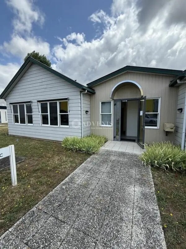 Office in La Chapelle-Saint-Mesmin for lease Building Photo- Image 1 of 7