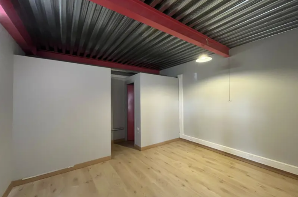 Flex in Montpellier for lease Interior Photo- Image 1 of 3