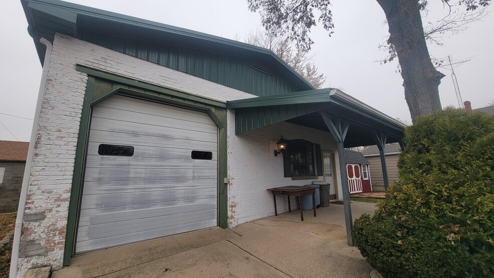 605 Evans Ave, Ashton, IL for sale - Building Photo - Image 2 of 4