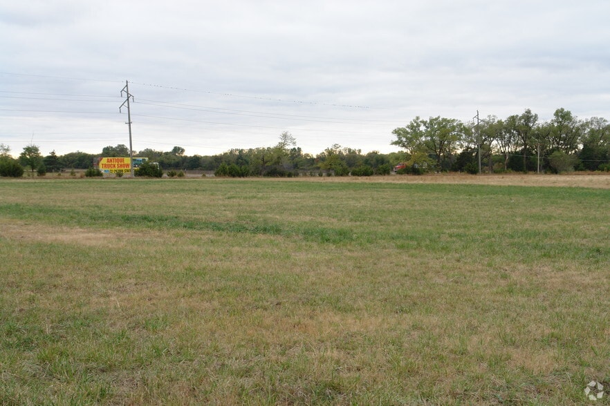 Cory Rd, Newton, KS 67114