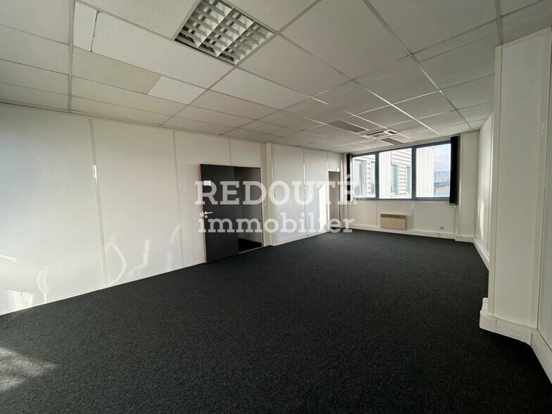Office in Reims for lease - Interior Photo - Image 2 of 7