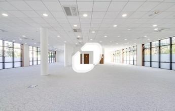 Office in Noisy-le-Grand for lease Interior Photo- Image 1 of 4