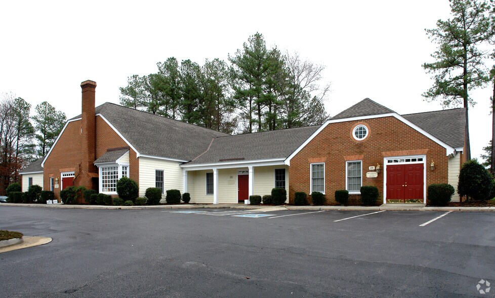 211-215 Temple Ave, Colonial Heights, VA for sale - Building Photo - Image 1 of 8