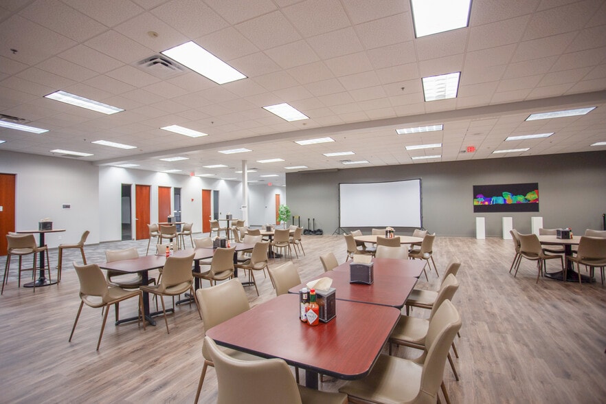 2721 Discovery Dr, Orlando, FL for lease - Interior Photo - Image 3 of 13