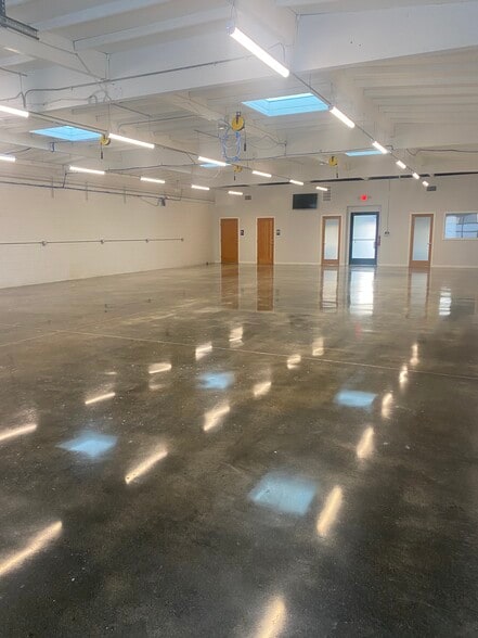 126 Arena St, El Segundo, CA for lease - Building Photo - Image 2 of 8