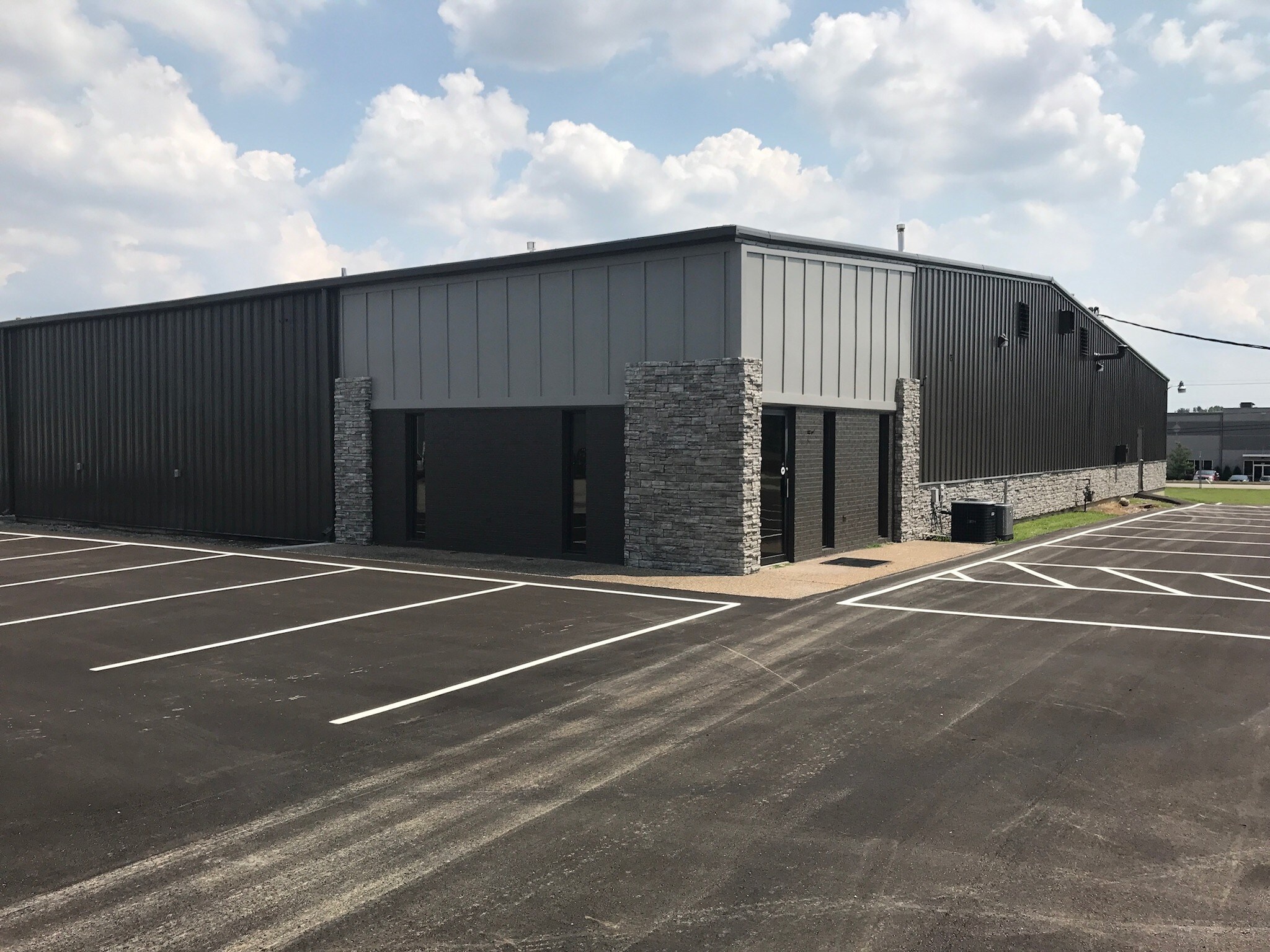 400 Industrial Blvd, New Albany, IN for sale Building Photo- Image 1 of 1