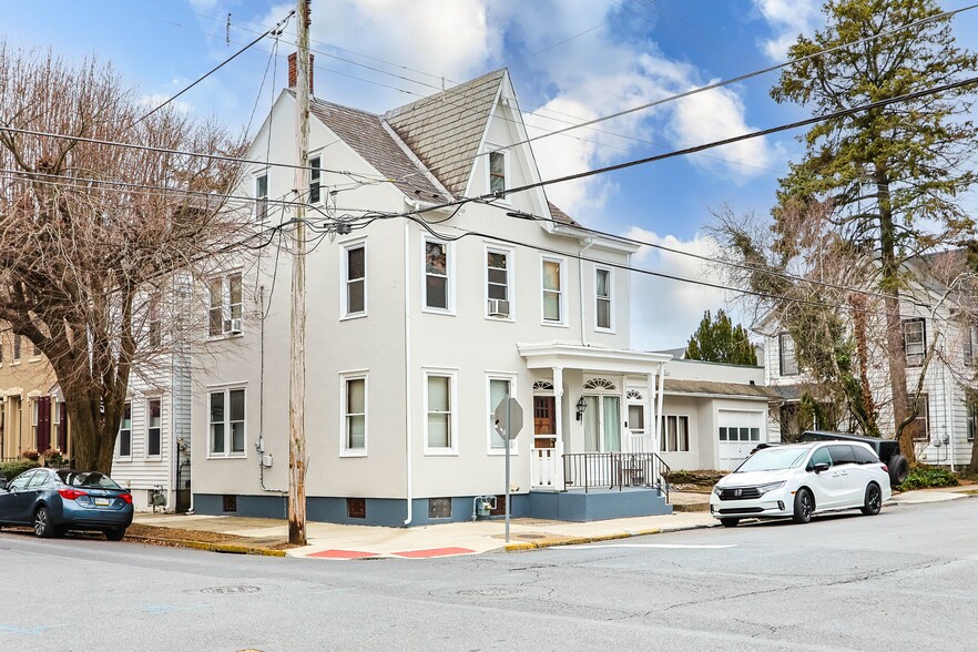 STUDENT RENTAL PORTFOLIO IN EASTON, PA portfolio of 2 properties for sale on LoopNet.com - Building Photo - Image 3 of 8