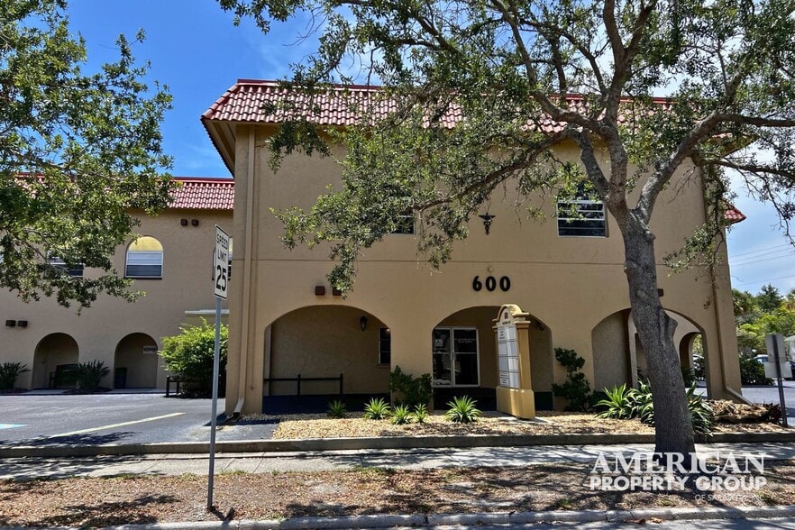 600 Nokomis Ave, Venice, FL for lease - Building Photo - Image 1 of 12