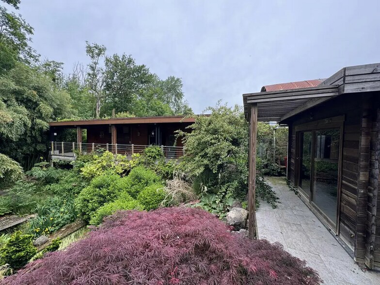 Flex in Presles for sale - Building Photo - Image 1 of 5