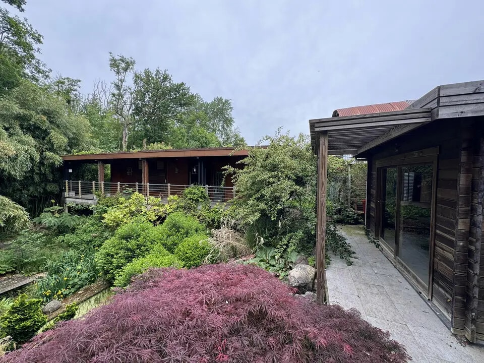 Flex in Presles for sale Building Photo- Image 1 of 6