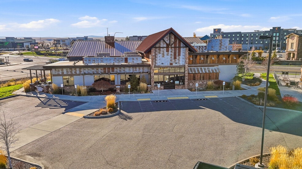 4862 W Hildebrand Blvd, Kennewick, WA for lease - Building Photo - Image 2 of 15