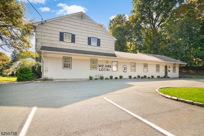979 Littleton Rd, Parsippany, NJ 07054