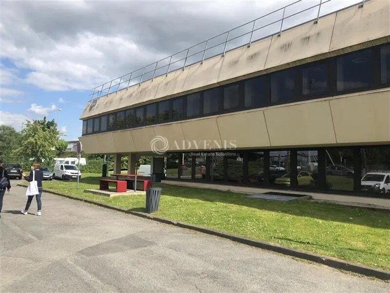 Office in Roissy-en-France for lease Building Photo- Image 1 of 2