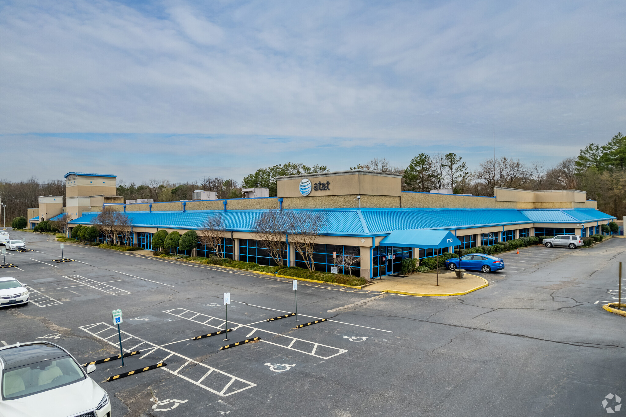 1699-1735 Sycamore View Rd, Memphis, TN for lease Building Photo- Image 1 of 9