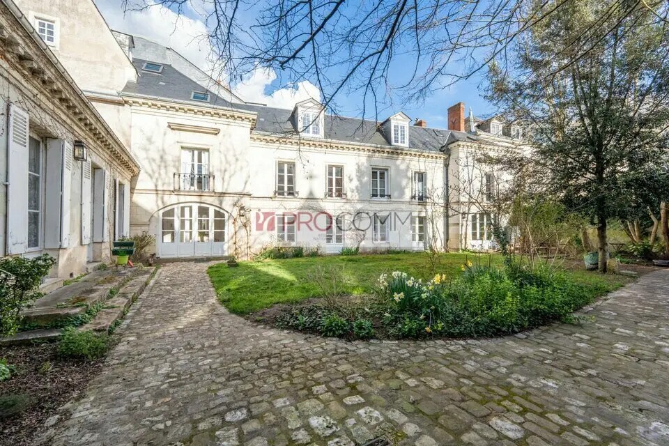 Flex in Tours for sale Building Photo- Image 1 of 5