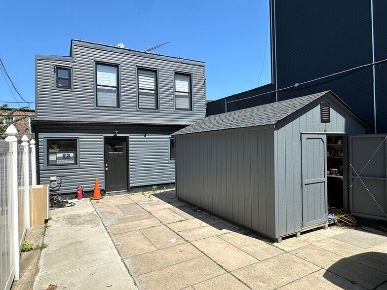 1809 Decatur St, Ridgewood, NY for lease - Building Photo - Image 1 of 4