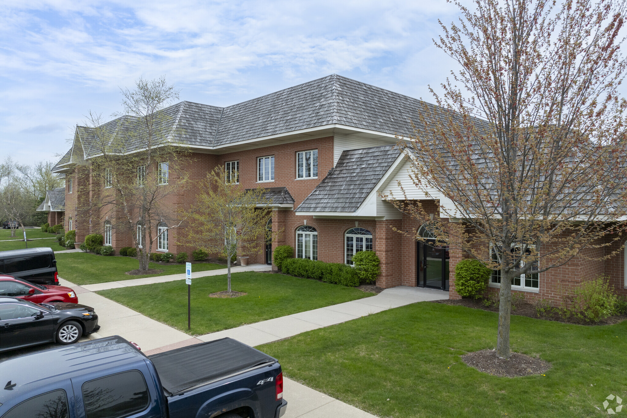 1870 W Winchester Rd, Libertyville, IL for sale Primary Photo- Image 1 of 38