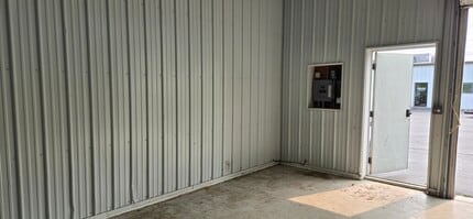 459-473 N Washburn St, Oshkosh, WI for lease Building Photo- Image 2 of 5
