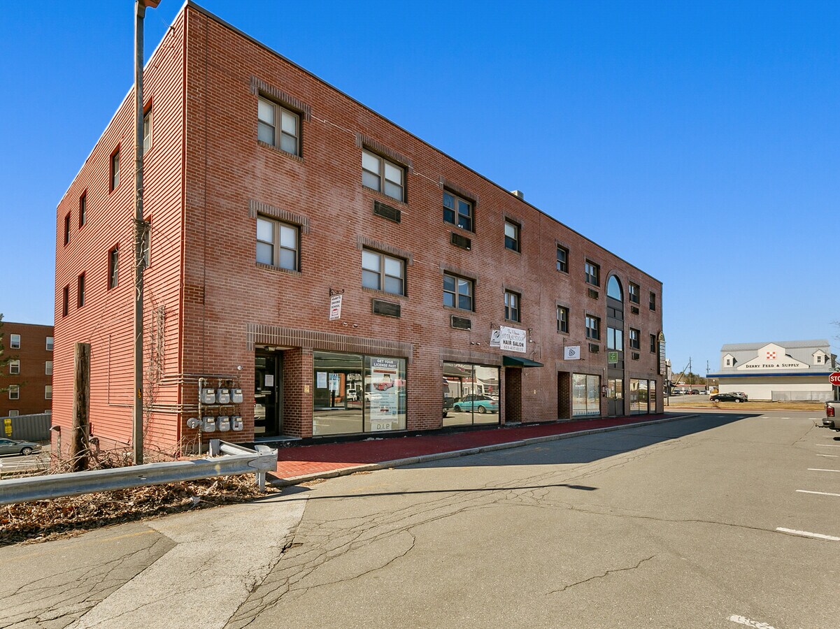 6 W Broadway Rd, Derry, NH 03038