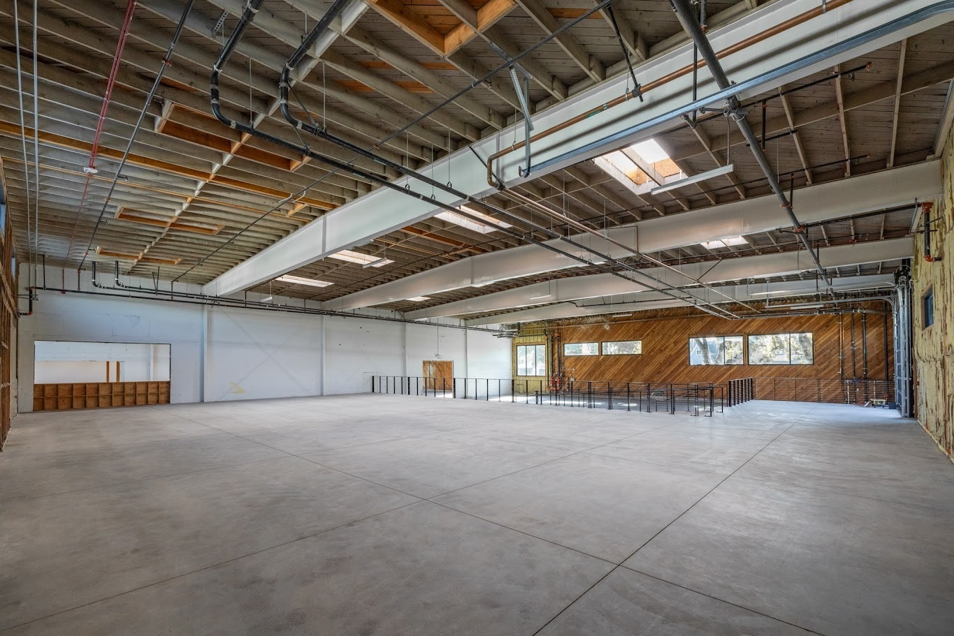 3333 Casitas Ave, Los Angeles, CA for lease Interior Photo- Image 1 of 6