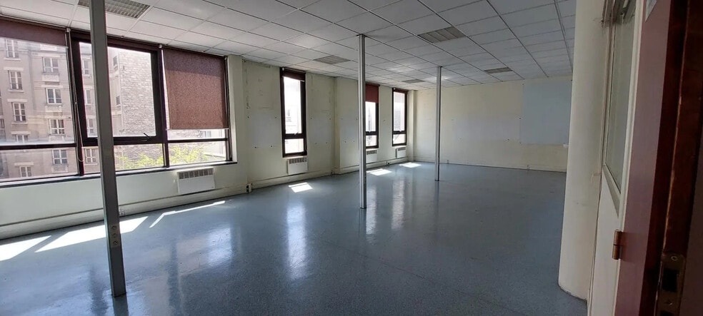 Office in Paris for lease - Building Photo - Image 3 of 5