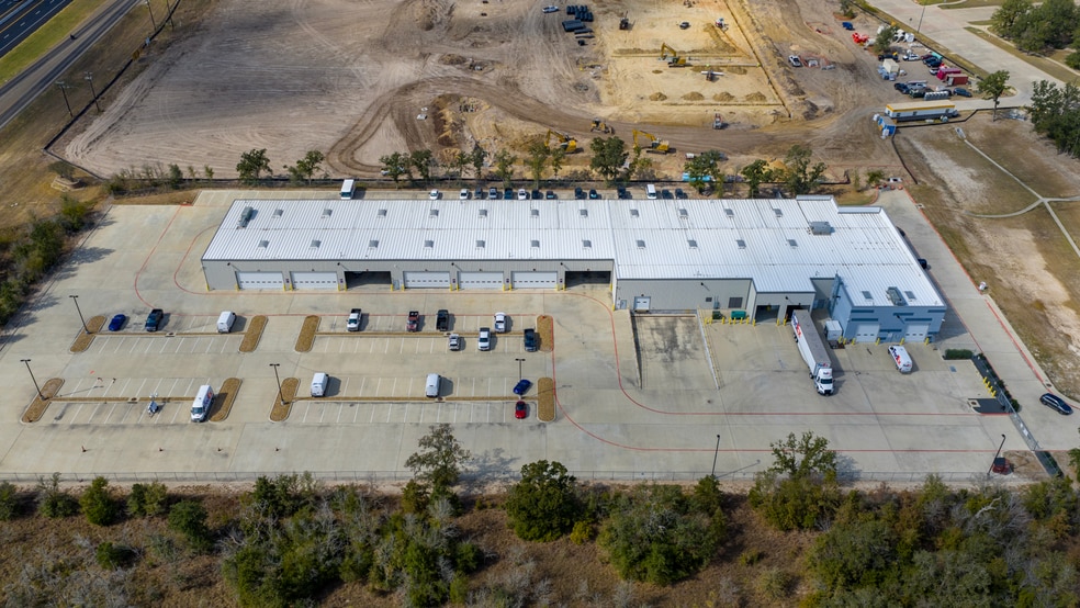 4952 Lakeway Dr, College Station, TX for sale - Building Photo - Image 2 of 4