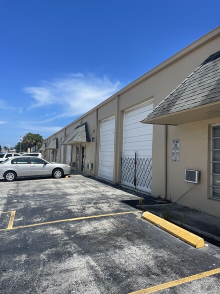 710-716 NW 57th St, Fort Lauderdale, FL for lease - Building Photo - Image 3 of 3