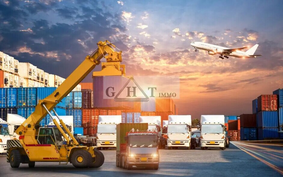 Industrial in Beauvais for lease - Building Photo - Image 1 of 2