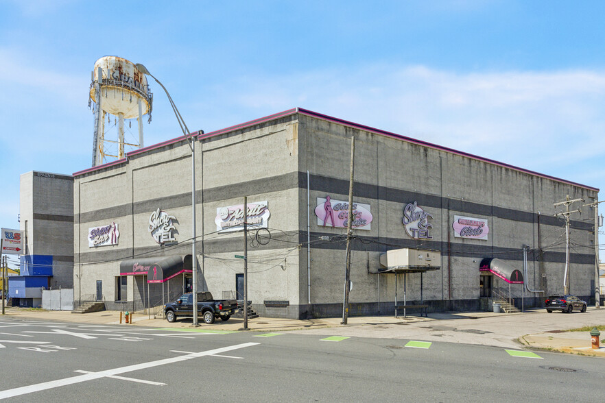 1900 S Christopher Columbus Blvd, Philadelphia, PA for sale - Building Photo - Image 1 of 1