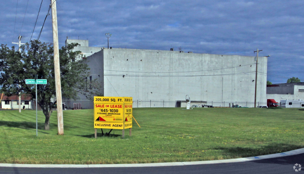 510 Stewart Dr, North Syracuse, NY for sale - Building Photo - Image 3 of 13