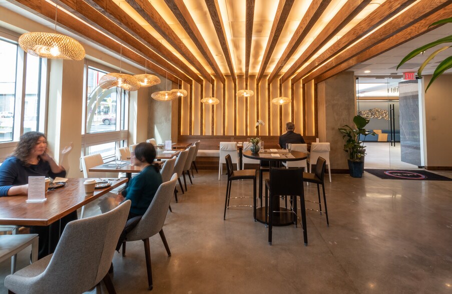 8270 Greensboro Dr, McLean, VA for lease - Interior Photo - Image 2 of 6