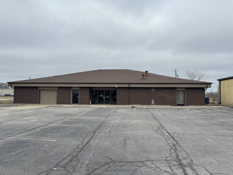 1690 Huston Dr, Decatur, IL for lease - Primary Photo - Image 1 of 6