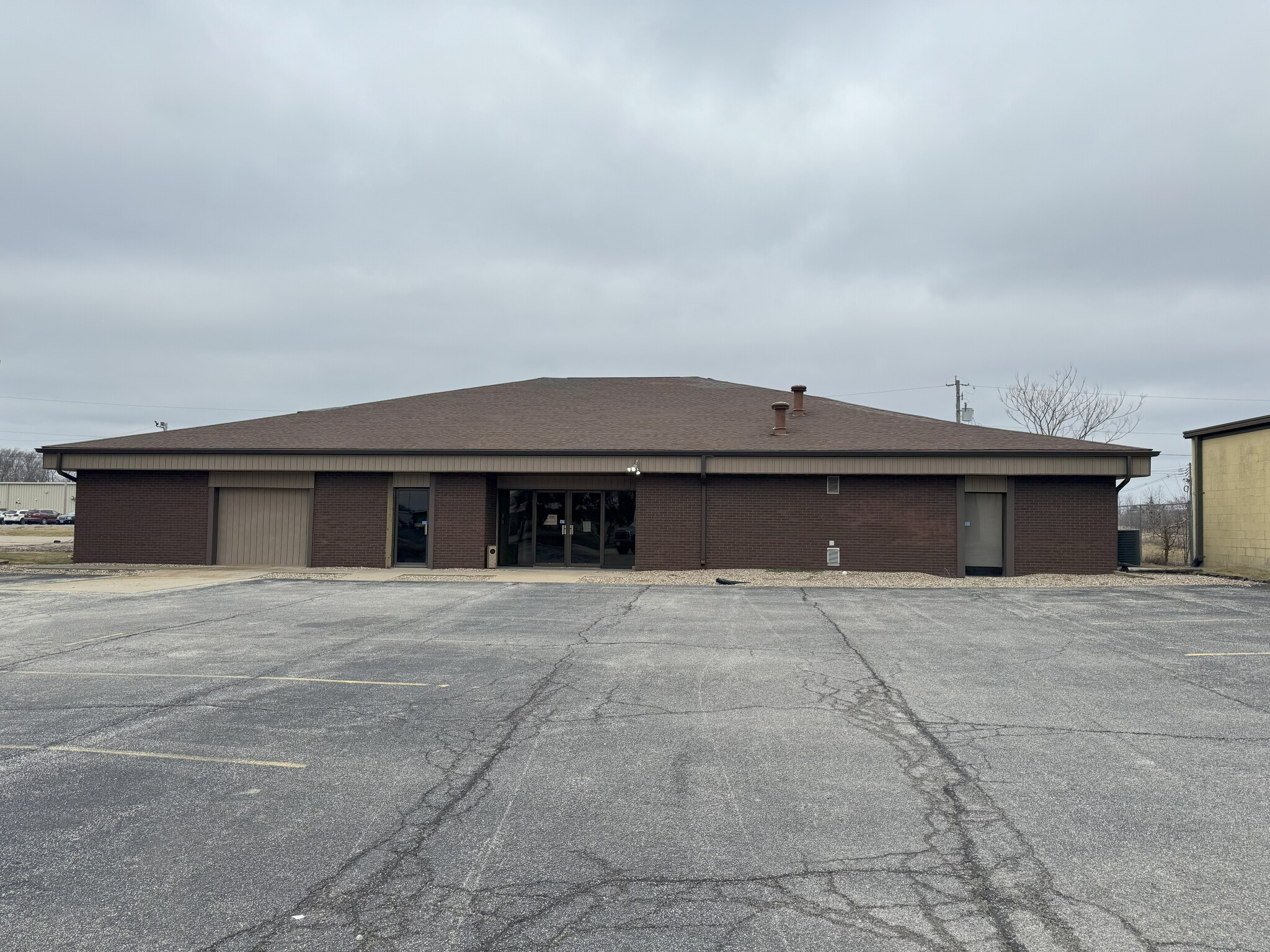 1690 Huston Dr, Decatur, IL for sale Building Photo- Image 1 of 7