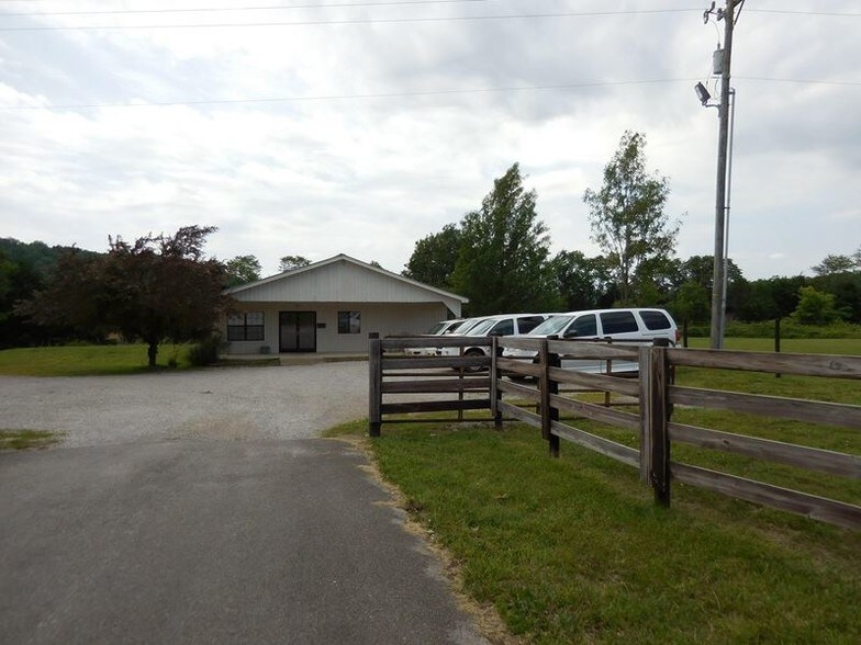3321 S Dixie Hwy, Horse Cave, KY 42749