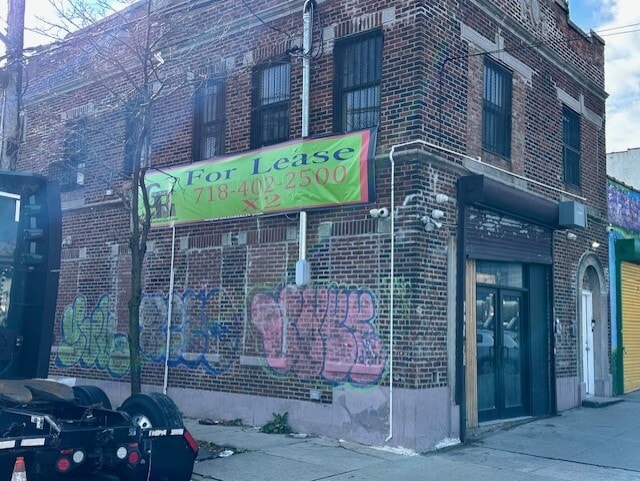 1318 Oakpoint Ave, Bronx, NY for lease - Building Photo - Image 3 of 6