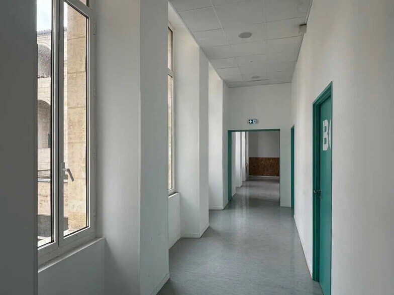 Office in Bordeaux for lease - Building Photo - Image 3 of 6