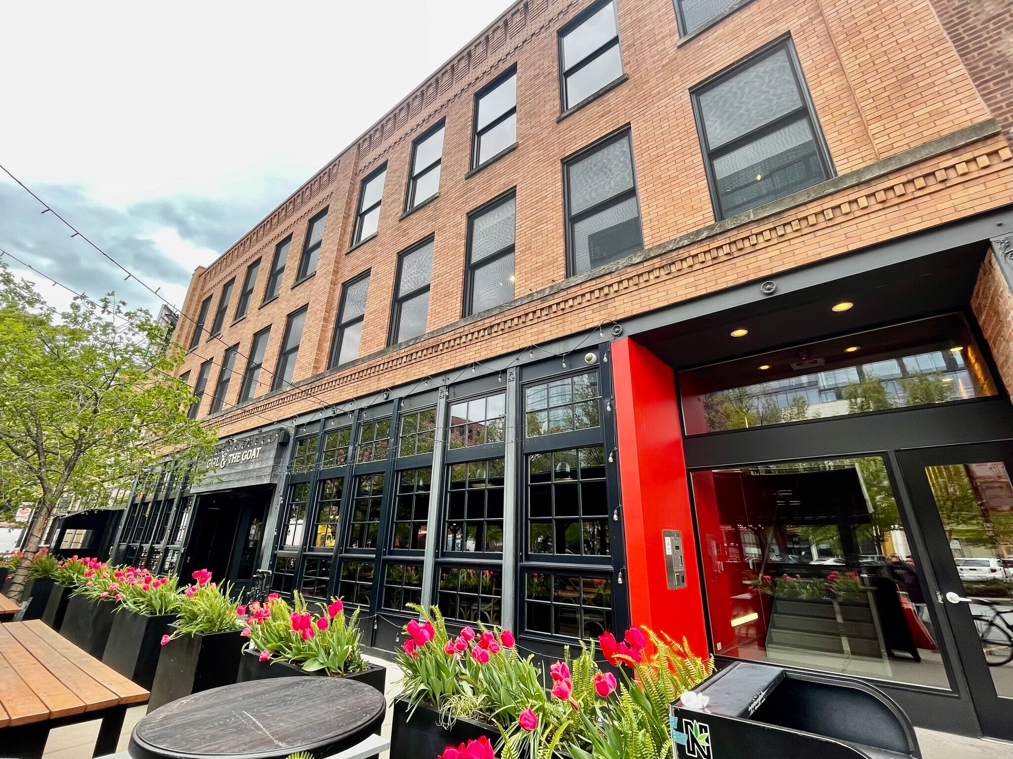 813 W Randolph St, Chicago, IL for lease Primary Photo- Image 1 of 2