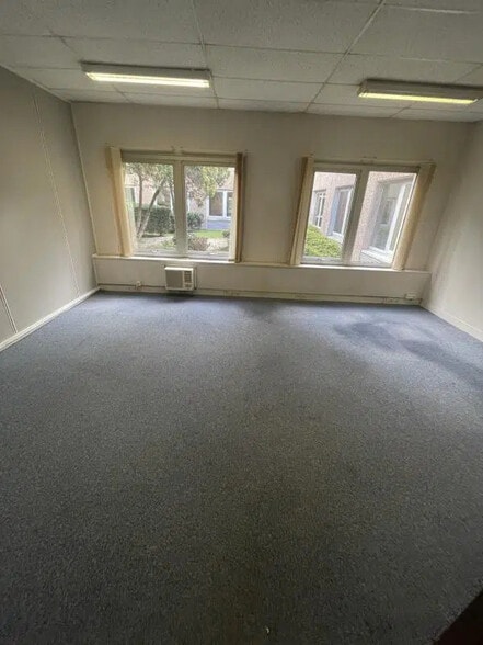 Industrial in Trappes for lease - Building Photo - Image 3 of 25