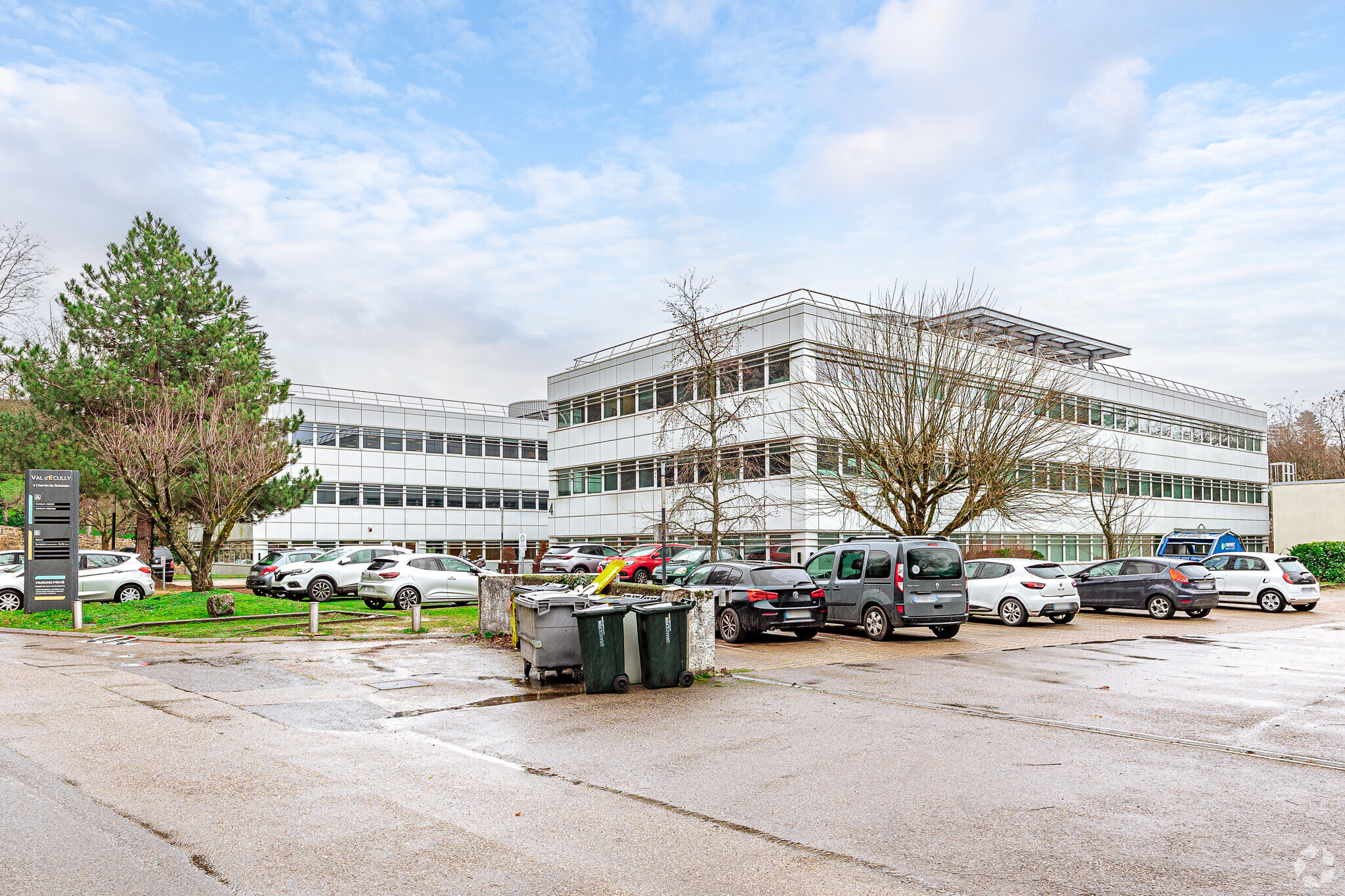 Office in Écully for lease Primary Photo- Image 1 of 3