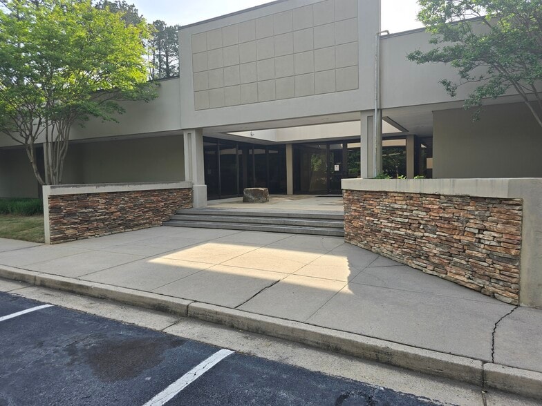 3320 Holcomb Bridge Rd, Peachtree Corners, GA for lease - Building Photo - Image 3 of 11