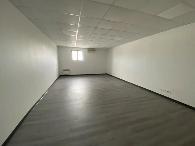 Office in Montauban for lease - Interior Photo - Image 1 of 1