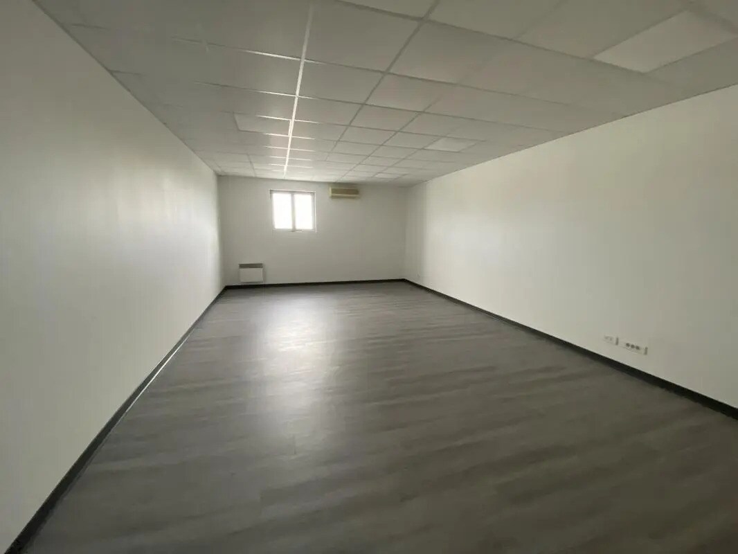Office in Montauban for lease Interior Photo- Image 1 of 2