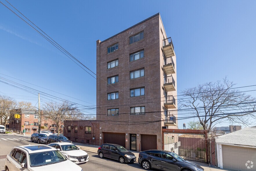 8602 57th Ave, Elmhurst, NY for sale - Primary Photo - Image 1 of 1